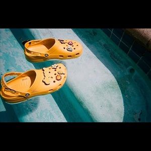 Justin Bieber x drewhouse collab yellow crocs 4/6